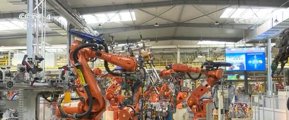 数字化、智能化转型提速 中国工业生产向'新'向'绿'引擎足